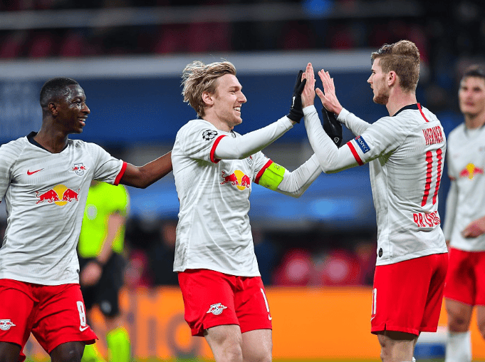 包含AC米兰完胜莱比锡红牛，加维打破历史纪录的词条