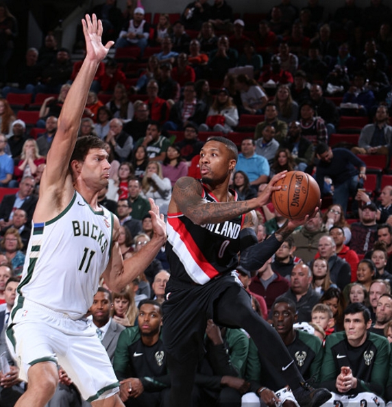 关于四川队险胜雄鹿，麦科勒姆统治全场的信息