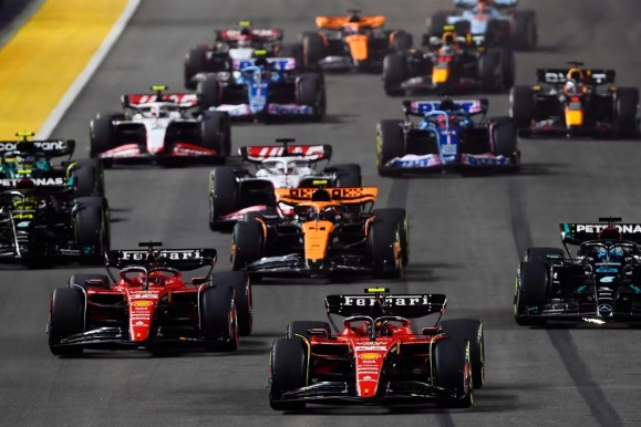 包含红牛车队绝杀阿斯顿马丁，汉密尔顿惊艳四座的词条